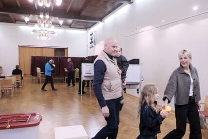 Proukrajinski premijer uvjerljivo pobijedio na izborima u Latviji
