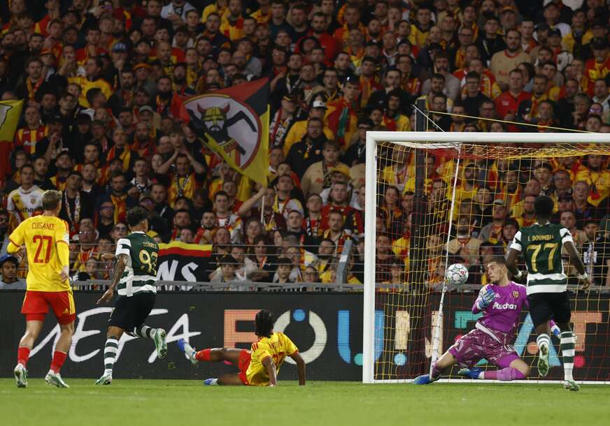 FOTO: DETALJ SA MEČA LENS - SPORTING/EPA