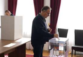 Mostarci podijeljeni, ali složni u želji za boljim uvjetima za Srbiju i srpski narod