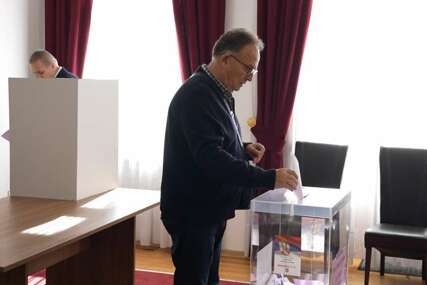 Mostarci podijeljeni, ali složni u želji za boljim uvjetima za Srbiju i srpski narod