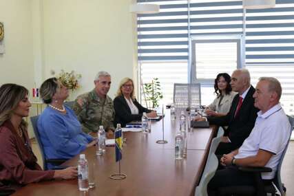 Zapovjednik NATO snaga u BiH posjetio AEPTM