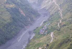 Nove poplave pogodile Nepal: Bujice odnijele kuće, puteve i mostove (VIDEO)