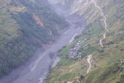 Nove poplave pogodile Nepal: Bujice odnijele kuće, puteve i mostove (VIDEO)