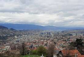 Sutra oblačno, mjestimično s kišom