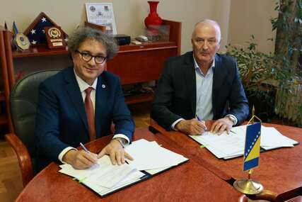 Ministar Helez potpisao dva sporazuma sa direktorom KCUS prim. doc. dr. Alenom Pilavom