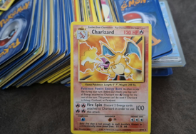 Penzioner iz Velike Britanije postao milioner prodajom Pokemon karata s tavana