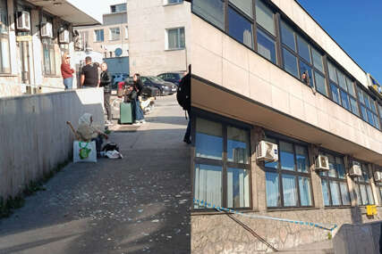 Radnik BH Pošte namjerno glavom razbio stakleni portal. Šta se desilo u pošti kod Željezničke stanice u Sarajevu?