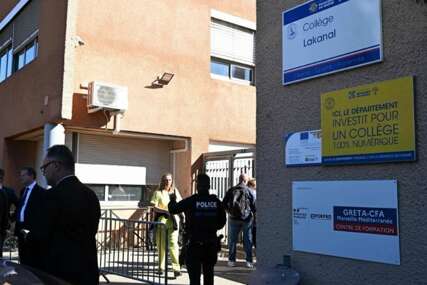 Učenik (14) ranio direktora i nastavnicu, unio pušku u školu skrivenu u futroli za gitaru
