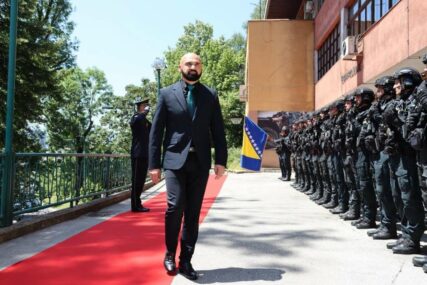 FMUP - Isak nije prenio ministarsku funkciju, javnost se obmanjuje