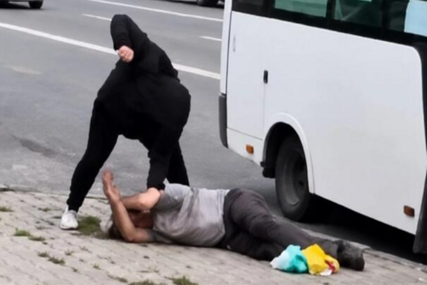 ŠOKANTAN INCIDENT Žena izbacila muškarca iz autobusa i pretukla ga, putnici sve posmatrali