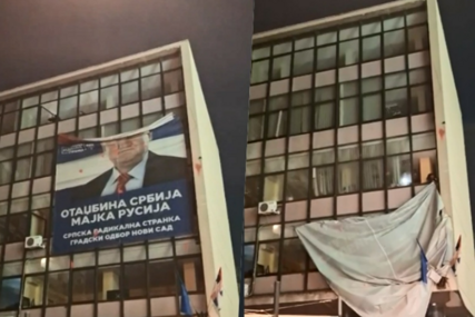 Građani u Novom Sadu skinuli plakat Vojislava Šešelja sa zgrade radikala