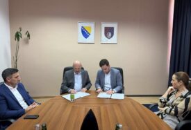 Sindikat i Vlada KS potpisali Aneks Kolektivnog ugovora, radnicima povećane plate