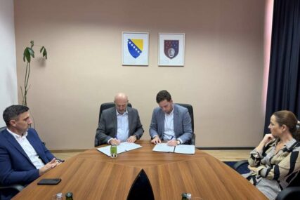 Sindikat i Vlada KS potpisali Aneks Kolektivnog ugovora, radnicima povećane plate
