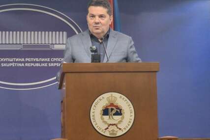 Stevandić ne želi da odgovara na pitanja o studentima u Srbiji, pročitao svoj stav