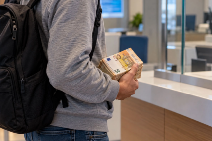 Umjesto 12.900, banka studentu greškom isplatila više od 120.000 eura