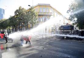 Nakon protesta u Albaniji suspendirano sedam policajaca, protiv 388 osoba pokrenut krivični postupak