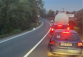Autobus sletio s ceste kod Tuzle, više osoba povrijeđeno