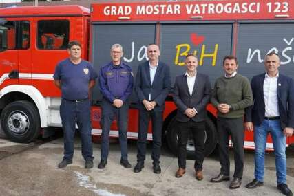 Svjetsko, a naše: Mostar dobio vatrogasno vozilo proizvedeno u Živinicama