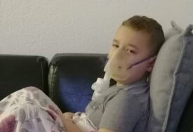Pomozimo dječaku Vedadu koji se bori plućnim bolestima