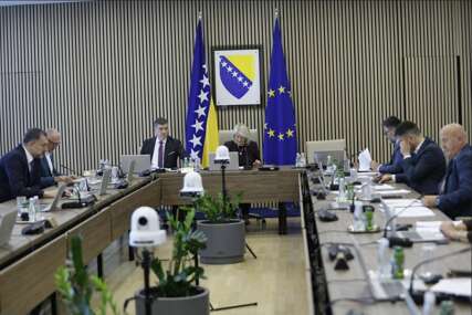 Vijeće ministara BiH usvojilo izmjene - Povećan prag za oslobađanje od plaćanja dažbina na putničke automobile koje uvoze invalidne osobe