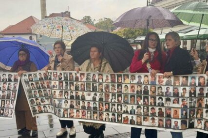 Majke Srebrenice iz Tuzle pružile podršku Faruku Đoziću