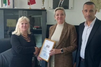 Vlaisavljević potpisala ugovor vrijedan 100.000 KM za obnovu školske dvorane