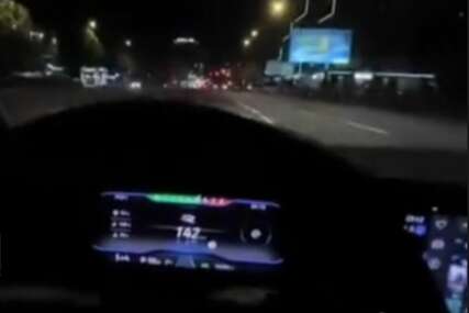 Divljao Sarajevom vozeći 147 km/h i snimao se za TikTok: Policija ga pronašla i kaznila