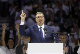 Vučić s predizbornog skupa poručio Srbija nastavlja EU put, ali bez uvođenja sankcija Rusiji: "Nećemo gaziti tradicionalna prijateljstva"