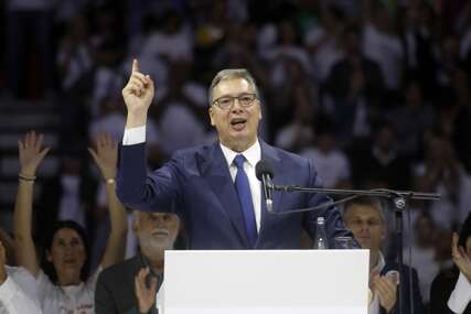 Vučić s predizbornog skupa poručio Srbija nastavlja EU put, ali bez uvođenja sankcija Rusiji: "Nećemo gaziti tradicionalna prijateljstva"