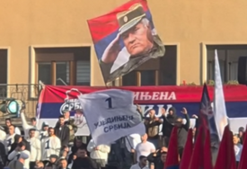 Veličanje ratnog zločinca: Zastave s likom Ratka Mladića na Vučićevom skupu u Novom Sadu