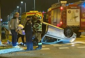 Težak sudar: Automobil na krovu, među povrijeđenima i beba