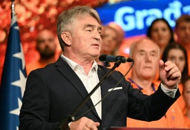 Komšić: "Neprijatelji BiH koji zabranjuju zastavu ljiljana neka znaju da je ta zastava budućnosti"