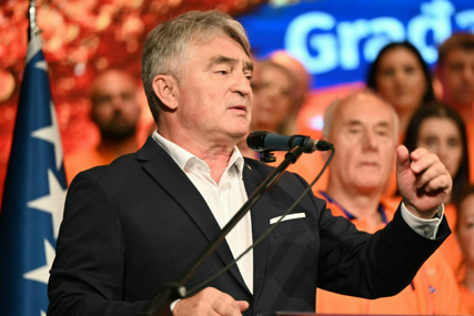 Komšić: "Neprijatelji BiH koji zabranjuju zastavu ljiljana neka znaju da je ta zastava budućnosti"